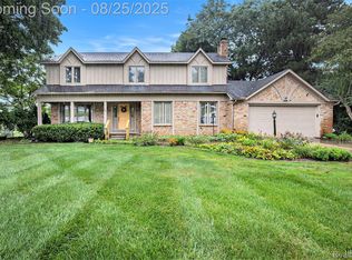 9125 Burning Tree Dr, Grand Blanc, MI 48439