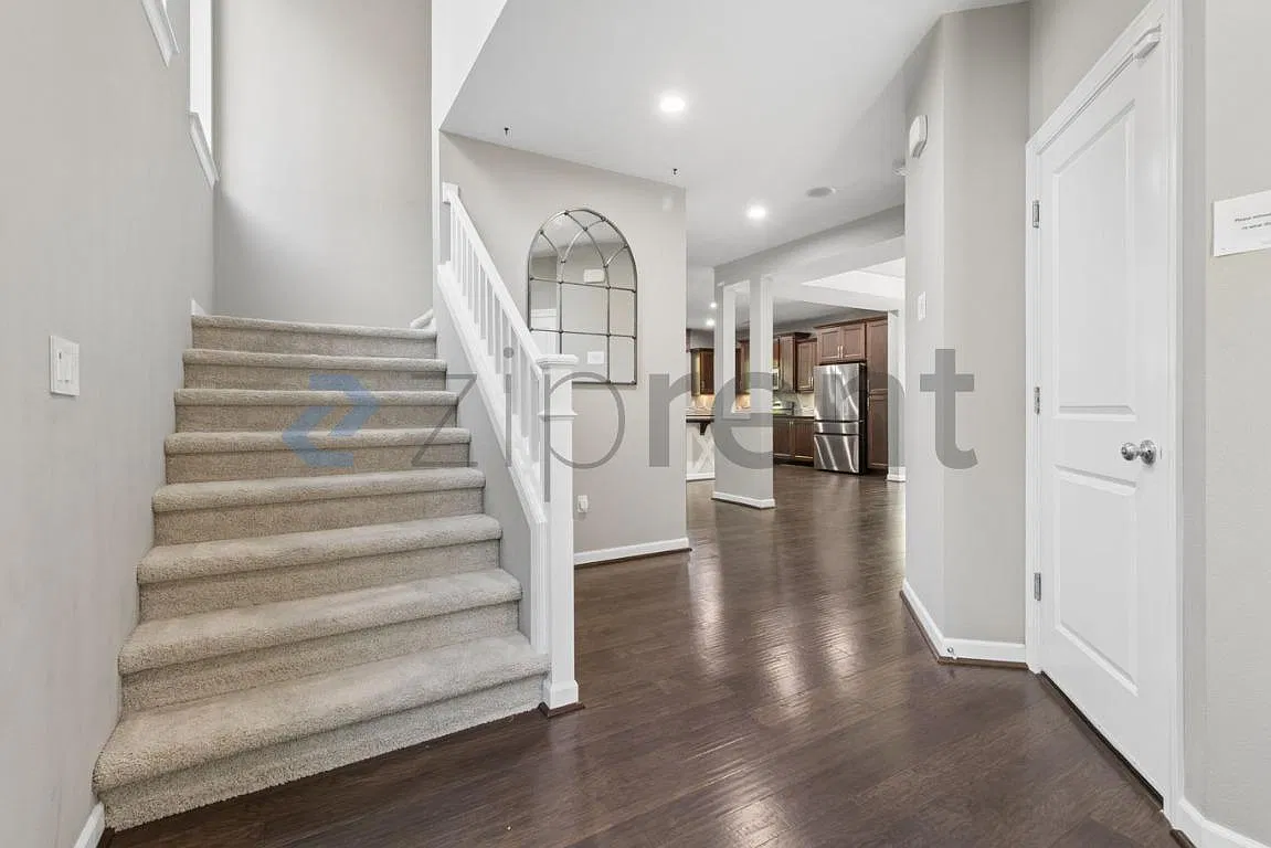 4 bed, 2.5 bath, 2395 sqft, $3,800 — Photo 3