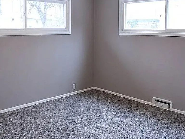 11407 Winchester Ave — Photo 4