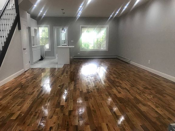 3rd image of 929 E 221st St