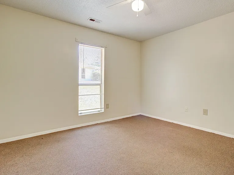 Lamplighter Apartments — Photo 18