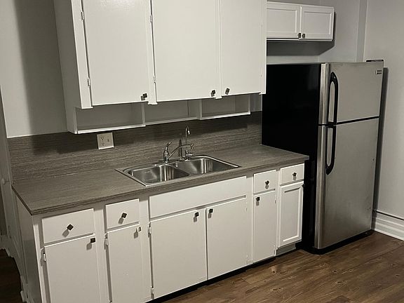 4th image of 22803 Harmon St