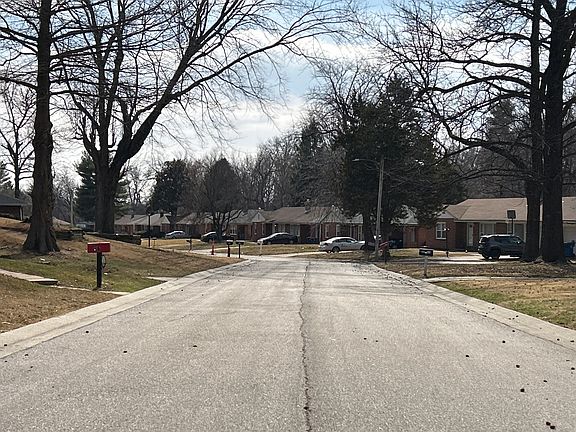 3rd image of 47 S Floridale Ave