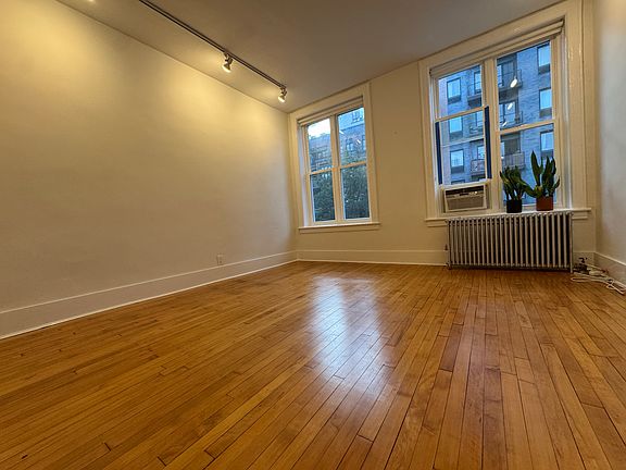 2nd image of 994 Willoughby Ave #2
