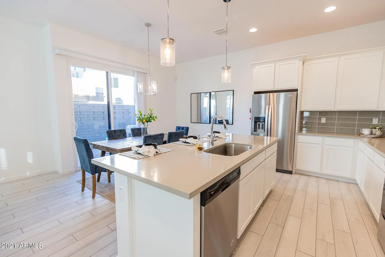 3 bed, 2.5 bath, 1839 sqft, $3,000 — Photo 4