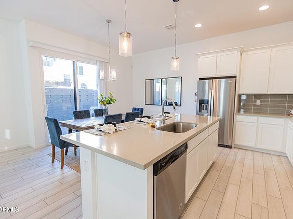 KITCHEN (FIRST FLOOR)