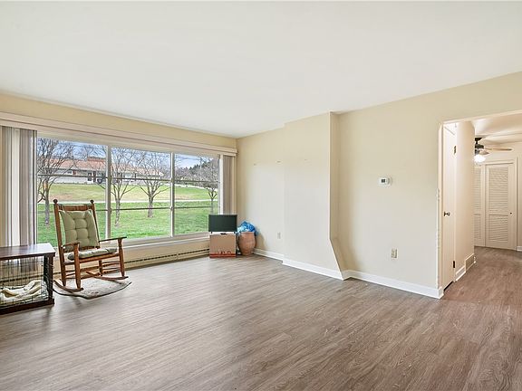 4th image of 104 Wallace Cir