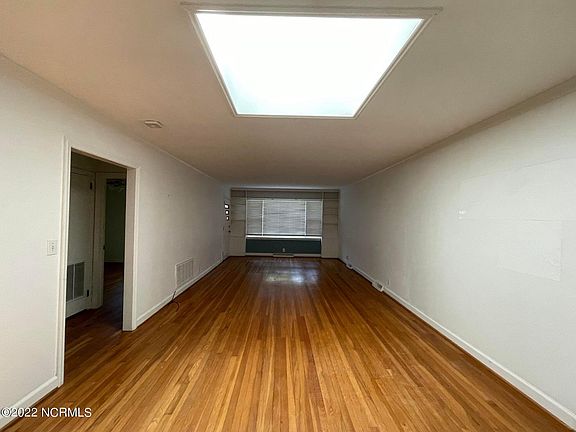 3rd image of 264 E Indiana Ave