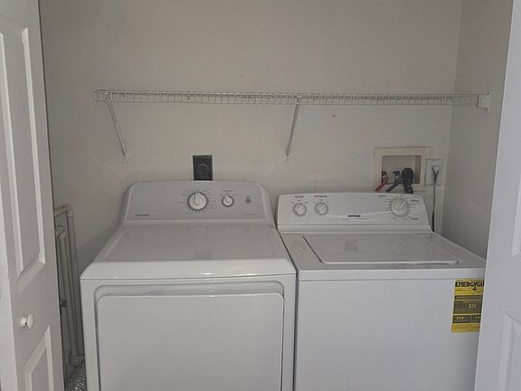 5th image of 1440-204 Collegiate Cir