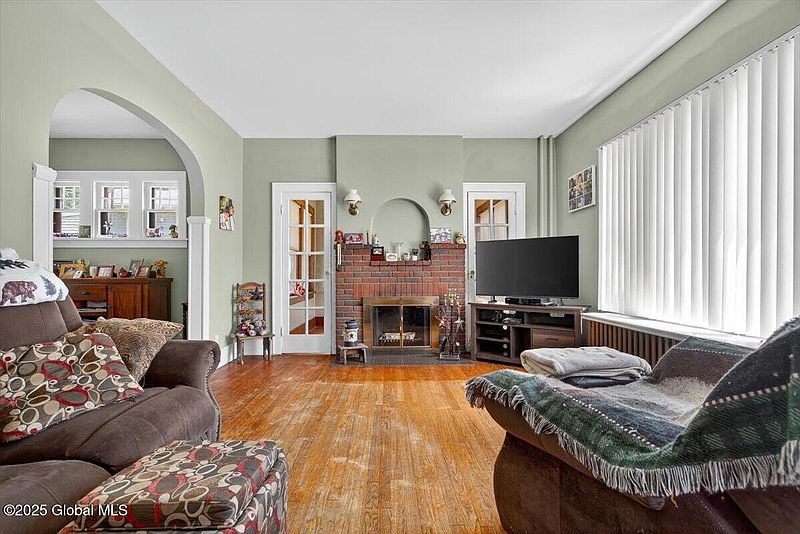 5th image of 5 Hillview Avenue