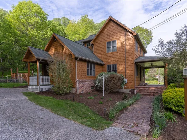 129 Pinchalong Rd, Grove City, PA 16127