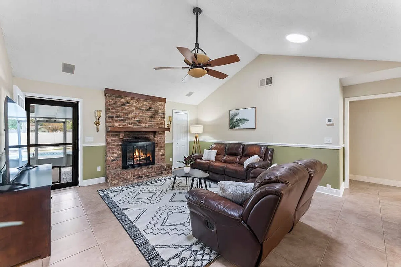 5 bed, 3.0 bath, 2292 sqft, $5,800 — Photo 3