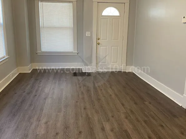 863 Crosby St NW, Grand Rapids, MI 49504