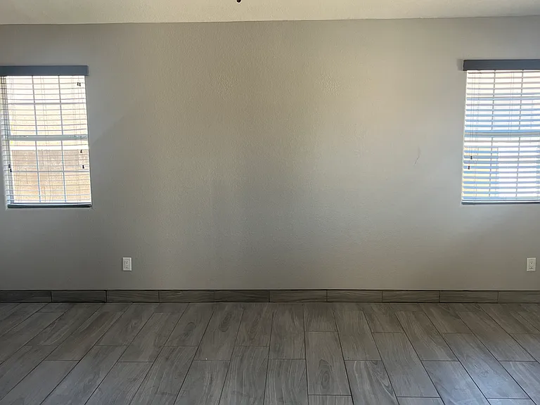 1950 Davis Ave — Photo 11