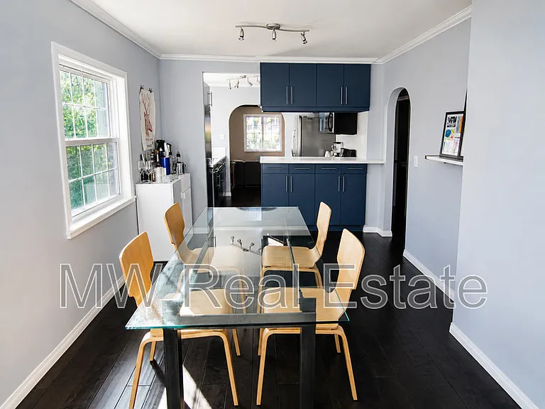 1510 N Benton Way — Photo 3
