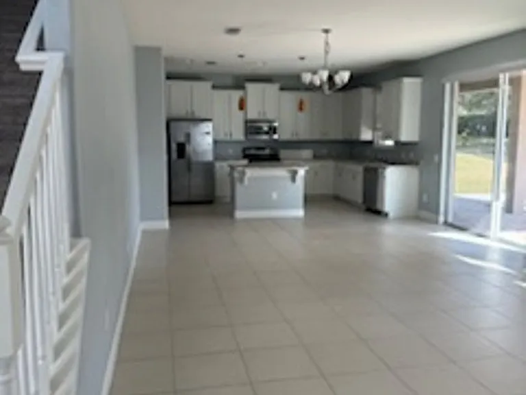 5717 SW 49th Ave — Photo 5