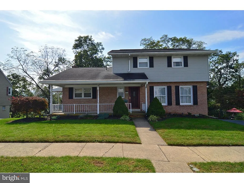 441 Holland St photo 1