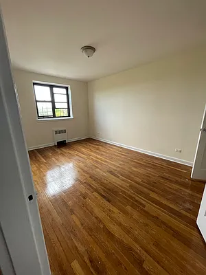 Rented by NYC LUXURY APT RENTALS CO LLC | media 28