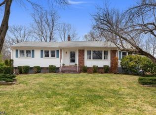 31 Brentwood Dr, East Hanover, NJ 07936