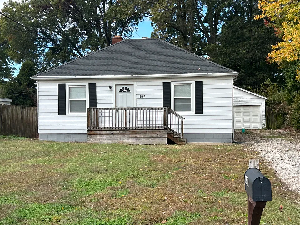 1537 S Parker Dr