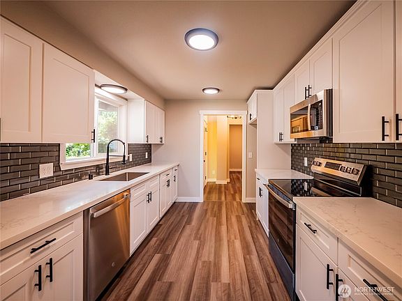 5th image of 2009 ARBUTUS Street NE
