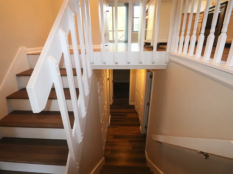 1005 Lakefront Dr — Photo 4