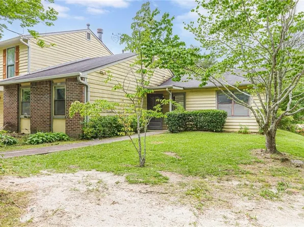 122 Sandalwood Cir, Lawrenceville, GA 30046