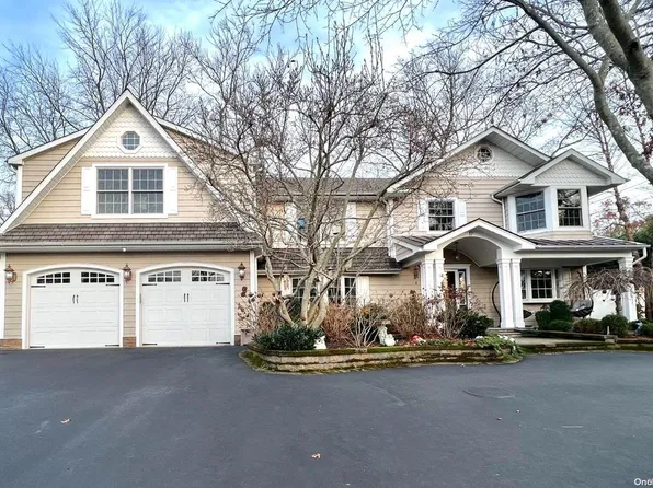 17 Hartwell Drive, Mount Sinai, NY 11766