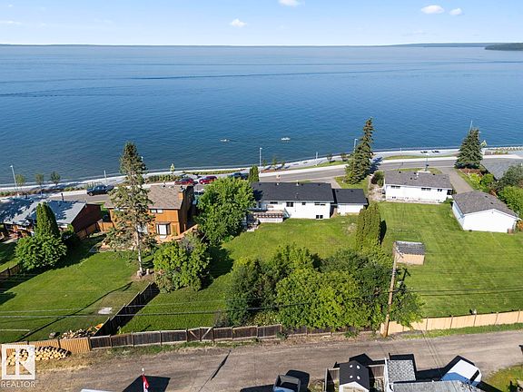 4th image of 315 Lakeshore Dr
