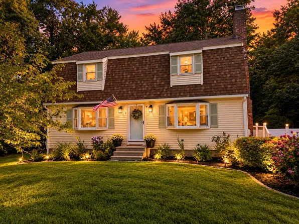 77 Briar Rd, Taunton, MA 02780
