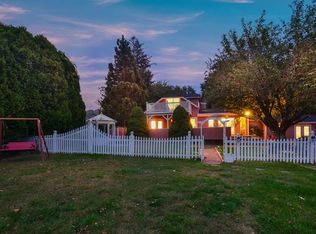 298 Beavertail Rd, Jamestown, RI 02835