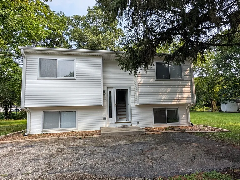 37055 N Capillo Ave — Photo 1