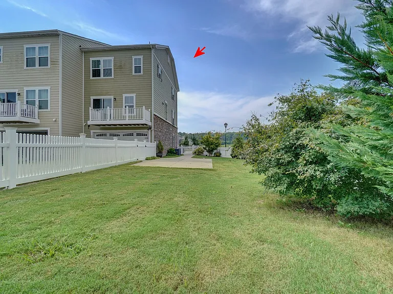 890 Olmstead St — Photo 31