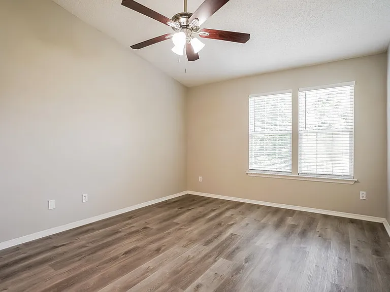 6333 Saybrooke Dr — Photo 11