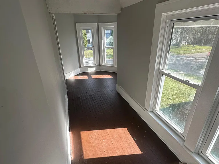 1351 Logan Ave NW — Photo 12