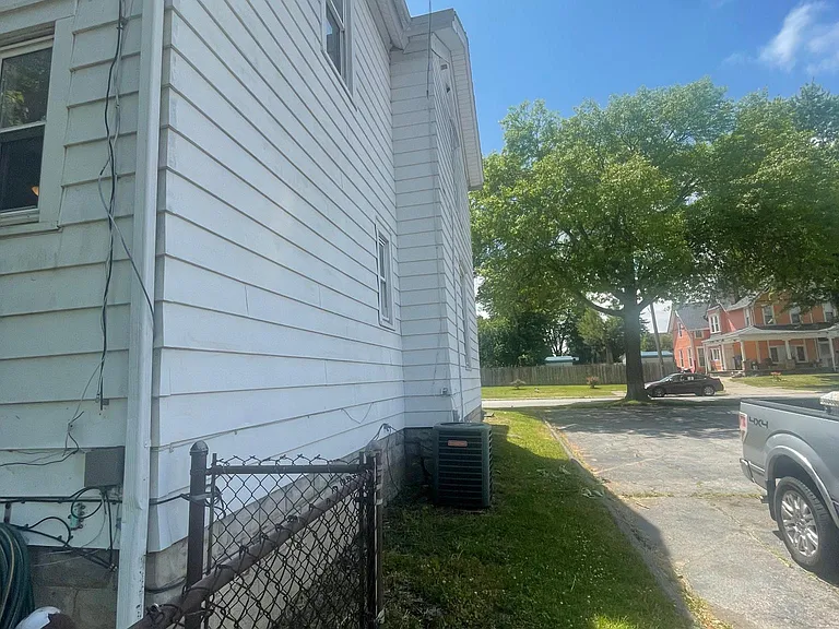231 E Dewald St — Photo 9