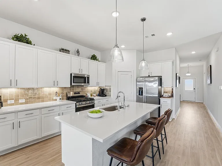8611 Pier Cove Dr — Photo 6