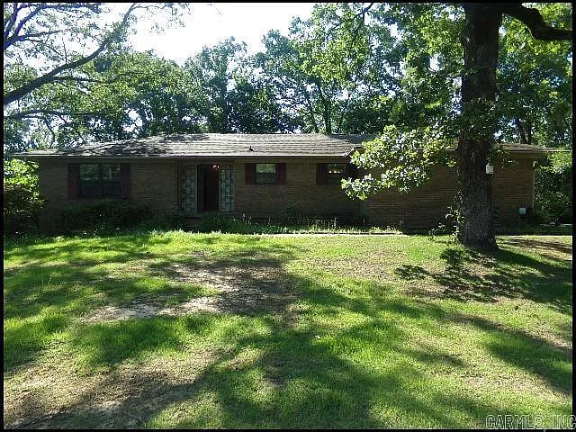 3 bed, 2.0 bath, 2427 sqft, $1,800 — Photo 2
