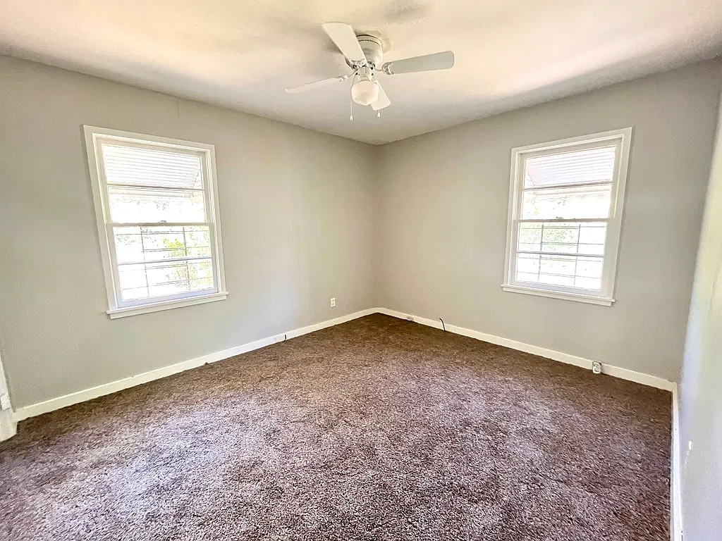 3 bed, 1.0 bath, 984 sqft, $895 — Photo 4