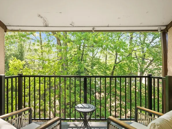 2237 Castle Rock Sq APT 12C, Reston, VA 20191