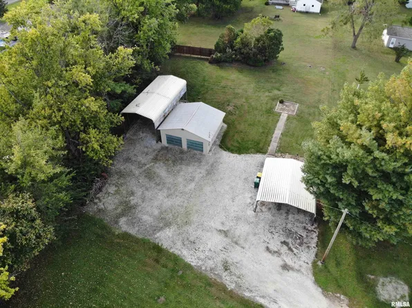 906 S Charles St, Macomb, IL 61455