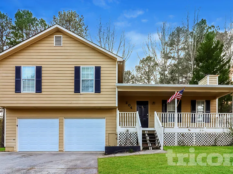 204 Campbell Dr — Photo 1