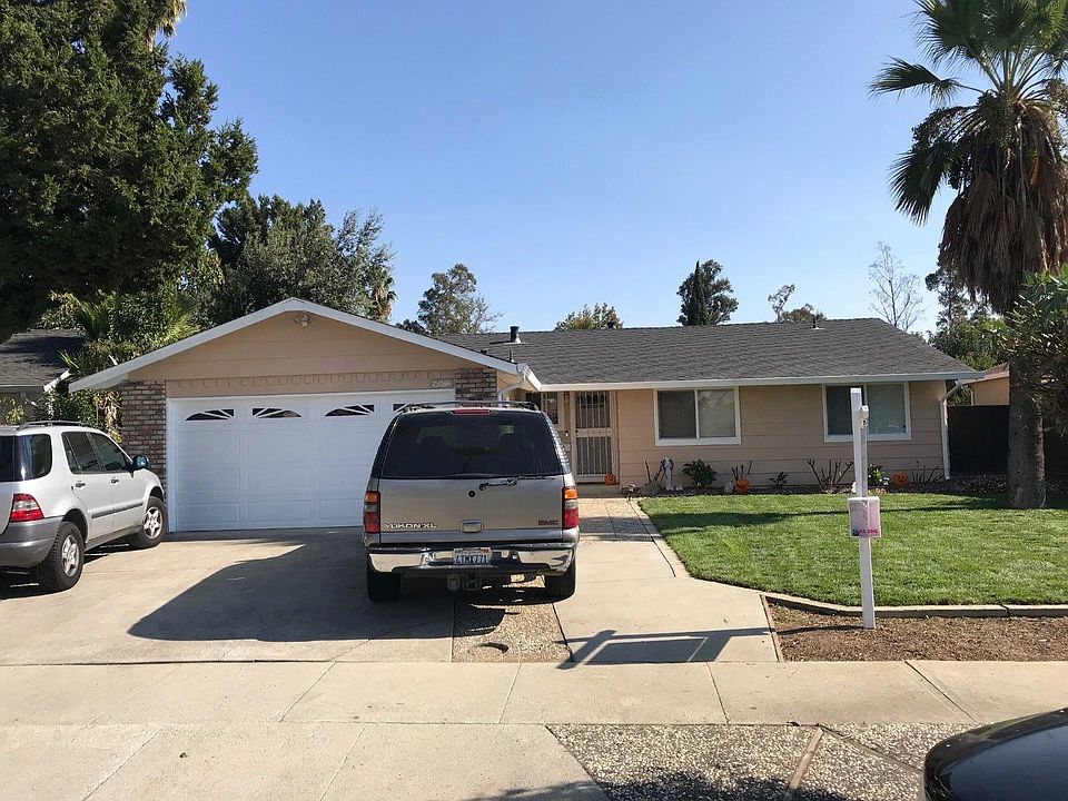1st image of 902 River Park Dr