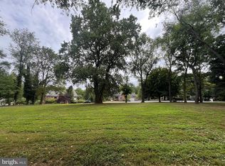 8 Westwind Dr, Lemoyne, PA