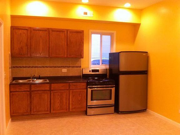 2nd image of 1618 S Blue Island Ave #1R