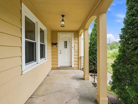 3rd image of 24 Litchfield Ave