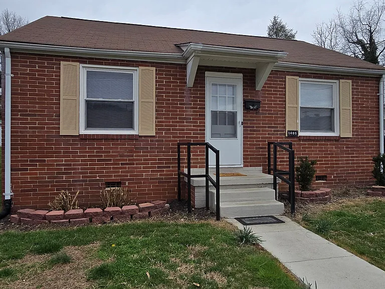 1405 Newton St — Photo 1