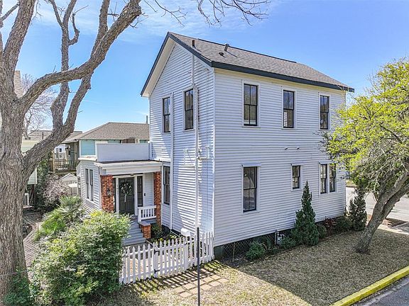4th image of 1827 Avenue M