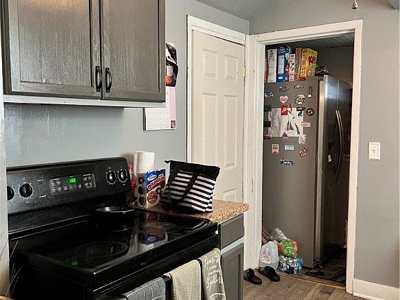 4th image of 7710 Jeffries Ave