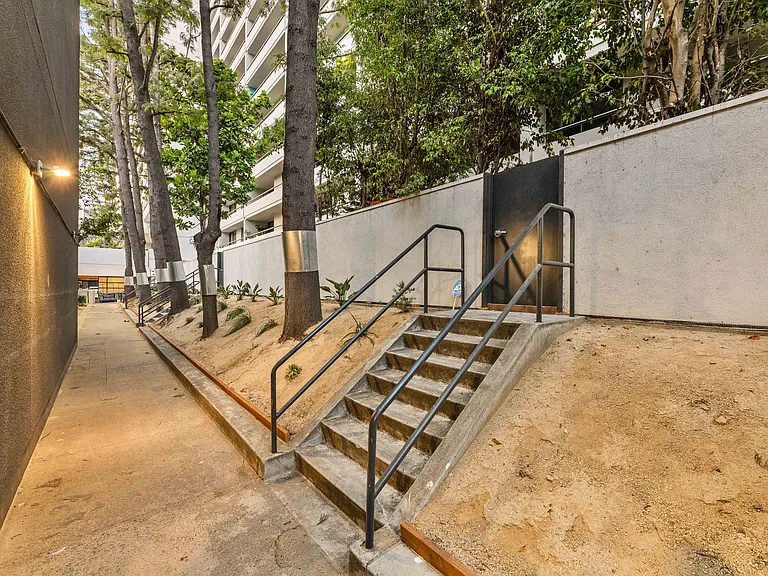 600 W 9th St #115 — Photo 44